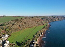 Cottage in Kingsand With Sea Views