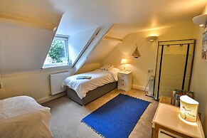 Cottage in Kingsand With Sea Views