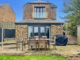 Cottage in Millbrook With Countryside Views