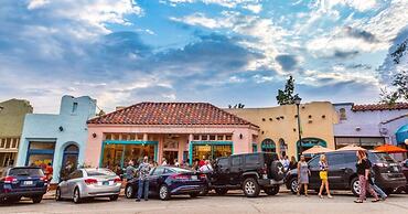 Cozy Urban Getaway Near Paseo Arts 31A