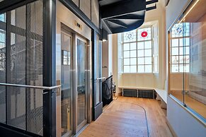 Apartment in Brackley Town Hall Charm
