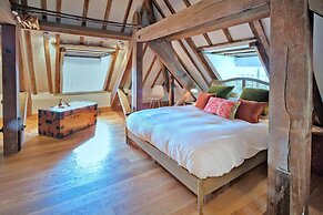 Apartment in Brackley Town Hall Charm
