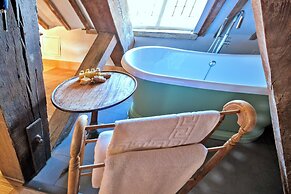 Apartment in Brackley Town Hall Charm
