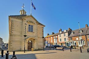 Apartment in Brackley Town Hall Charm