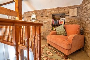 Barn in Peak District With Countryside Views