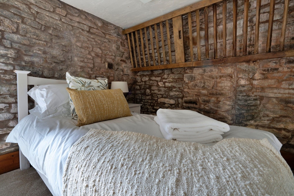 Barn in Peak District With Countryside Views