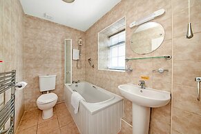 Lodge in Thirsk With Spa & Scenic Trails