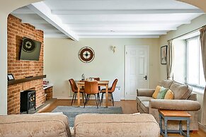 Lodge in Thirsk With Spa & Scenic Trails