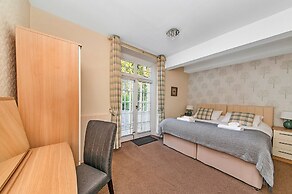 Lodge in Thirsk With Spa & Scenic Trails