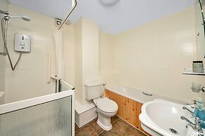 Lodge in Thirsk With Spa & Scenic Trails