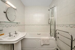 Lodge in Thirsk With Spa & Scenic Trails