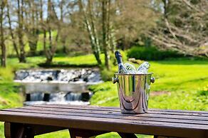 Lodge in Thirsk With Spa & Scenic Trails