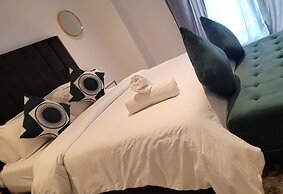 The Signature Cozy Luxury Apartments