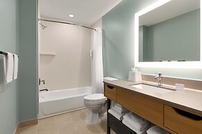 LivSmart Studios By Hilton Kokomo