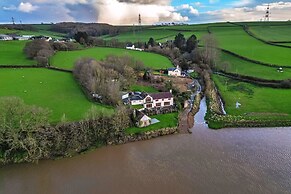 Riverside Home in Devon With Stunning Views