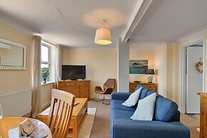 Seaside Apartment With Stunning Views, No Deposit