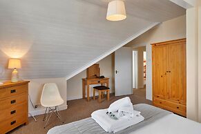 Seaside Apartment With Stunning Views, No Deposit