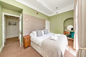 Lodge in Thirsk With Scenic Trails & Spa