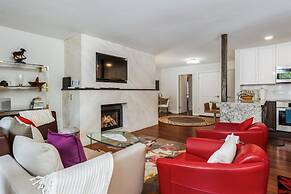 Cozy and Convenient 2BR in Vail Village - Walk to Gondola One