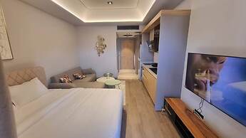 The Diamond inCity Luxury Suites by Cozy