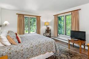 2 Bedroom Mountain Condo in Vail Village at Gondola One