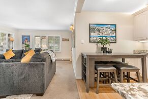 Convenient 2 Bedroom Condo in Vail Near Golden Peak Lift - Walk to Sho