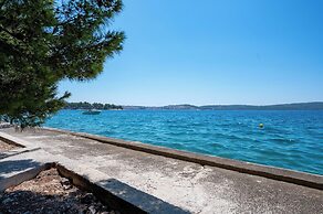 Beachfront apartments Nincevic