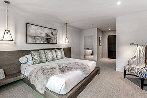 Gorgeous 4 Bedroom Ski In/out Condo in Beaver Creek Village