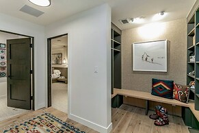 Gorgeous 4 Bedroom Ski In/out Condo in Beaver Creek Village