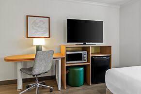 Spark by Hilton Cincinnati Fairfield