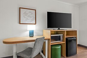Spark by Hilton Cincinnati Fairfield