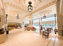 Vermillion Hotel