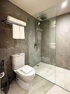 Vermillion Hotel