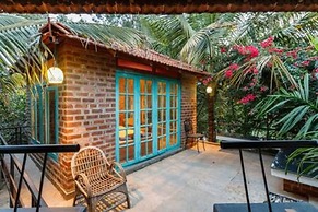 Kerala Style Villa by Stayjade | AC | 4bhk | fishpond