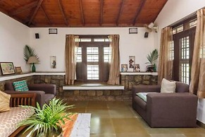 Kerala Style Villa by Stayjade | AC | 4bhk | fishpond