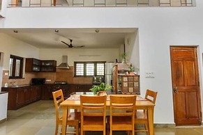 Kerala Style Villa by Stayjade | AC | 4bhk | fishpond
