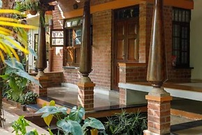 Kerala Style Villa by Stayjade | AC | 4bhk | fishpond