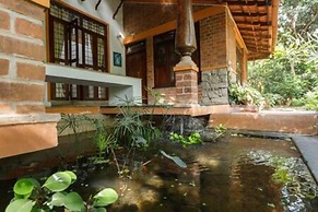 Kerala Style Villa by Stayjade | AC | 4bhk | fishpond