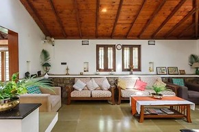 Kerala Style Villa by Stayjade | AC | 4bhk | fishpond