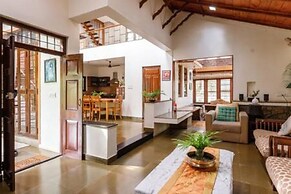Kerala Style Villa by Stayjade | AC | 4bhk | fishpond