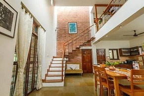 Kerala Style Villa by Stayjade | AC | 4bhk | fishpond