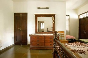 Kerala Style Villa by Stayjade | AC | 4bhk | fishpond