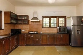 Kerala Style Villa by Stayjade | AC | 4bhk | fishpond