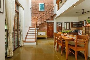 Kerala Style Villa by Stayjade | AC | 4bhk | fishpond