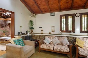 Kerala Style Villa by Stayjade | AC | 4bhk | fishpond