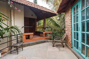 Kerala Style Villa by Stayjade | AC | 4bhk | fishpond