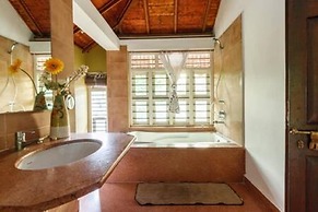 Kerala Style Villa by Stayjade | AC | 4bhk | fishpond