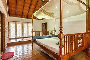 Kerala Style Villa by Stayjade | AC | 4bhk | fishpond