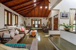 Kerala Style Villa by Stayjade | AC | 4bhk | fishpond