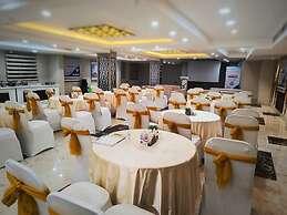 Luxus Inn Hotel